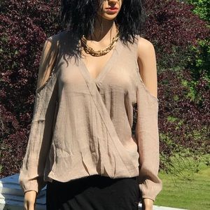 🌸🆕 Cold Shoulder Wrap Front Long Sleeve Top